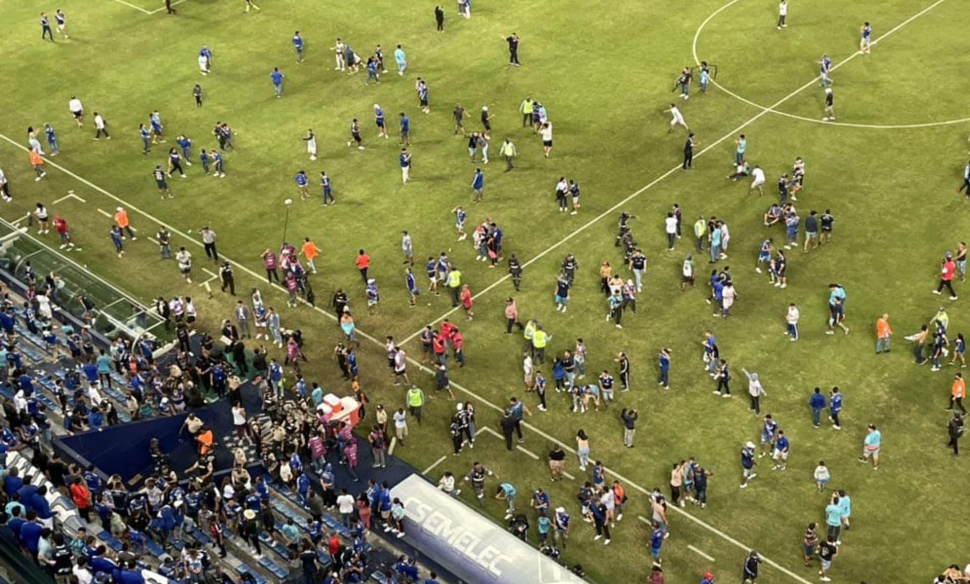 Los aficionados del Club Sport Emelec no se comportaron al final del encuentro
