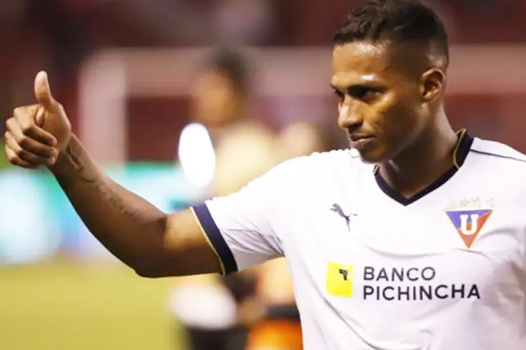 Los fanáticos de Liga de Quito se encuentra "en romance" con Antonio Valencia