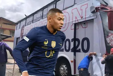Los franceses se quedaron con el bus empapelado tal como pasó con Liga de Quito