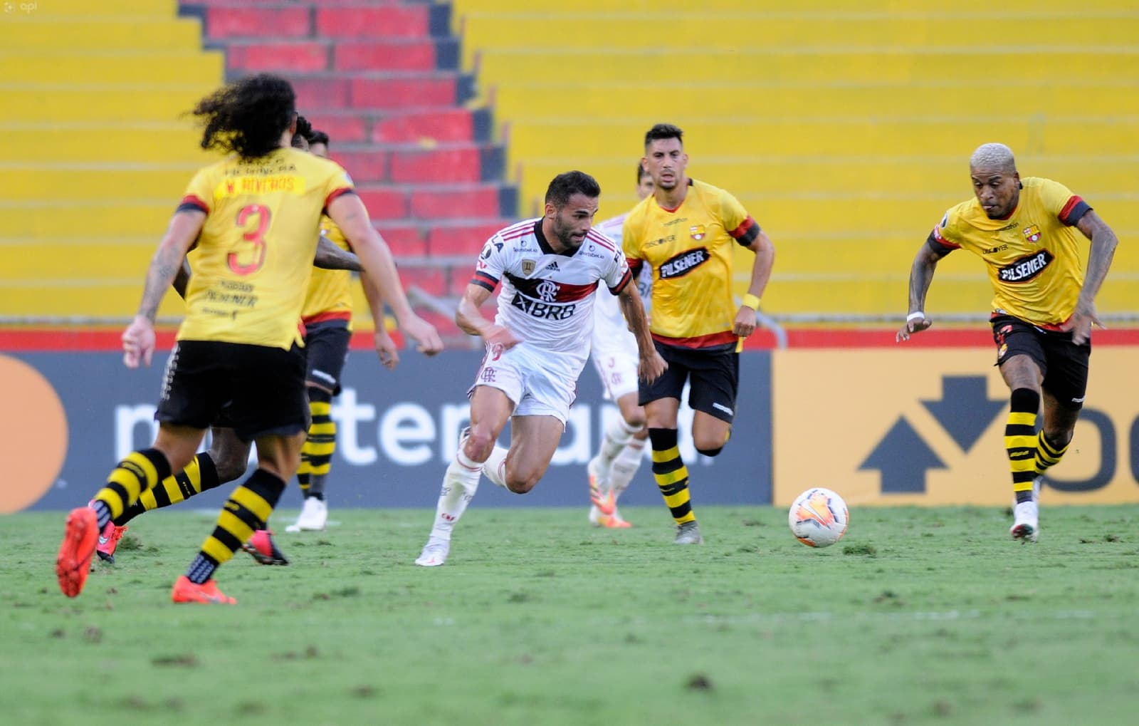 Los toreros deben ganar y esperar otros resultados