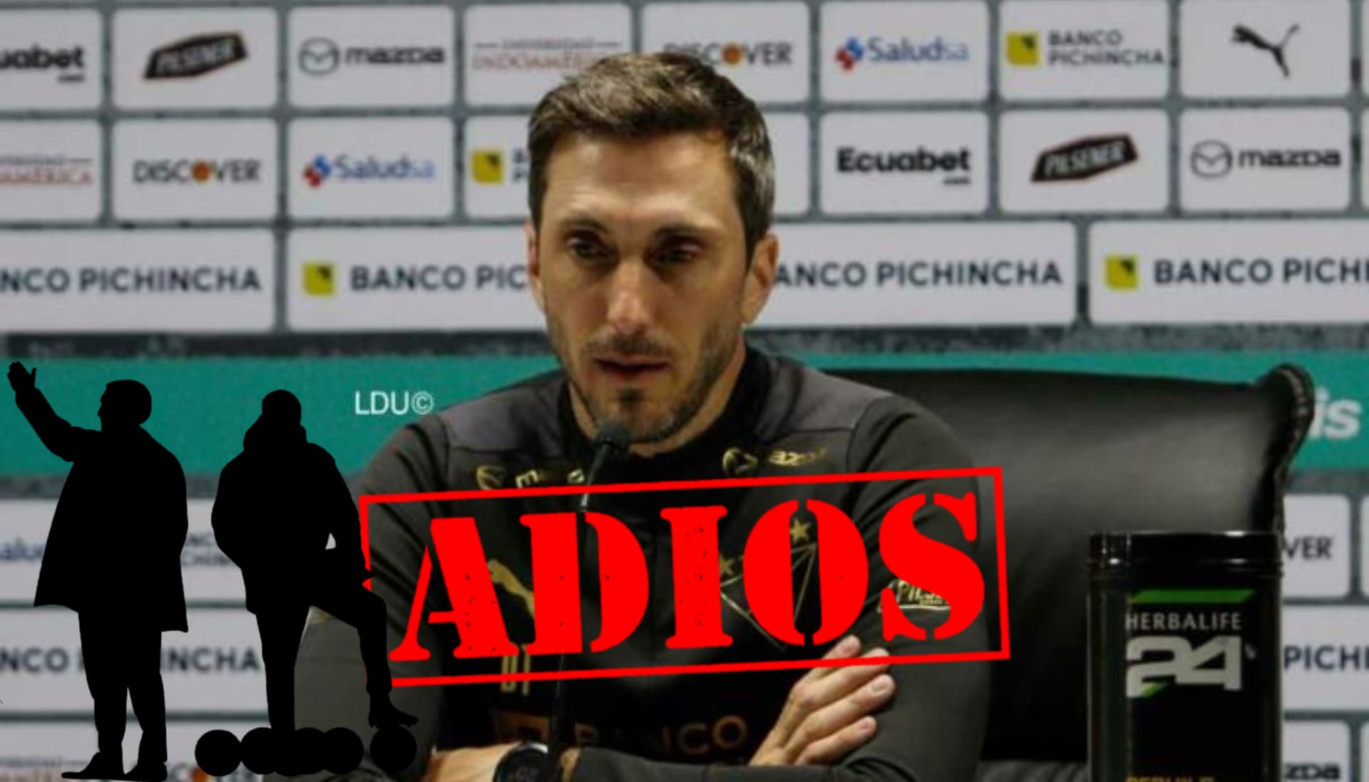 Luis Zubeldía dando conferencia de prensa.