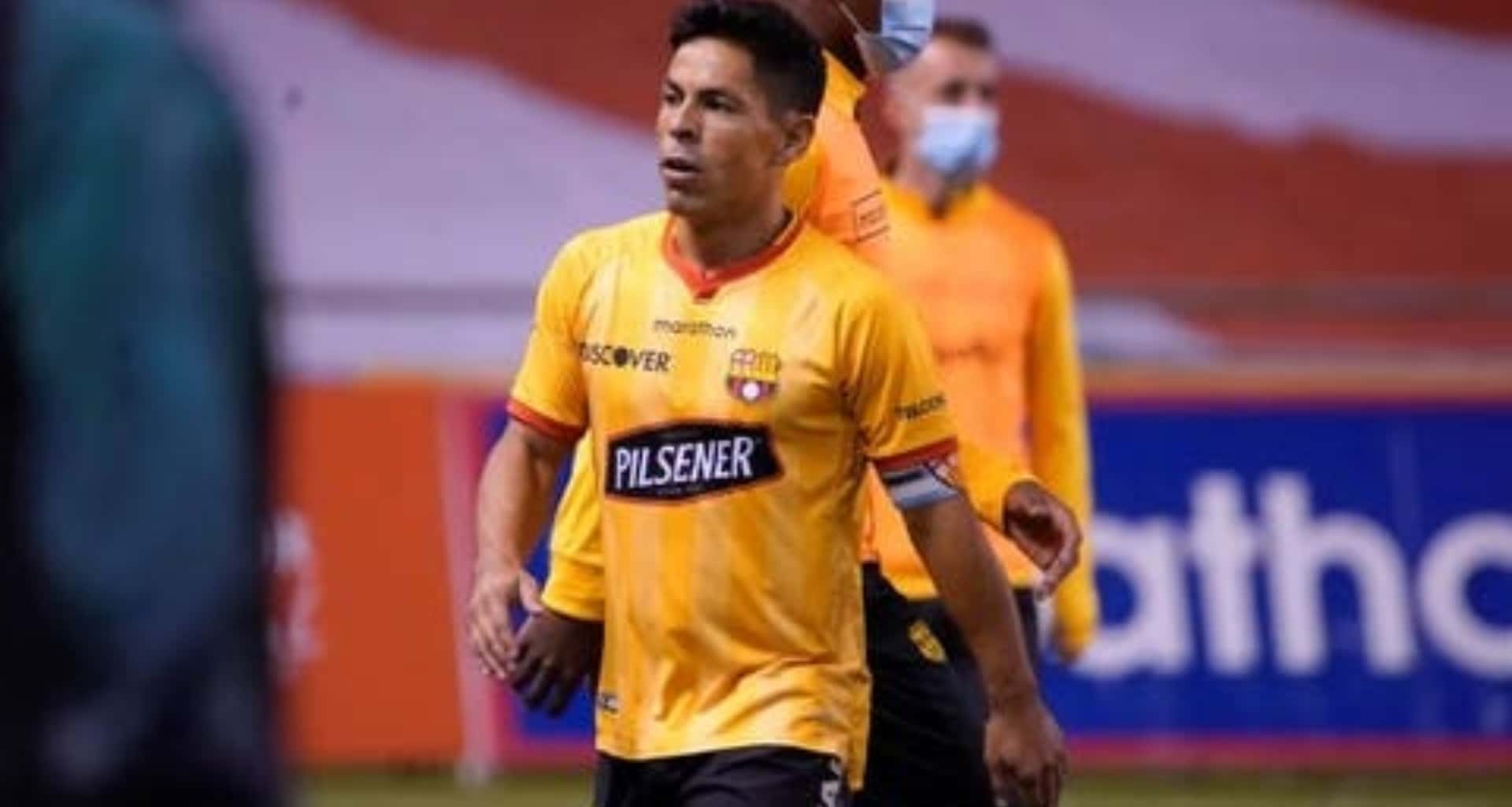 Matías Oyola todavía quiere jugar y por eso no aceptó un cargo en el cuerpo ténico de Barcelona SC. Este equipo de la B le puede fichar si desea