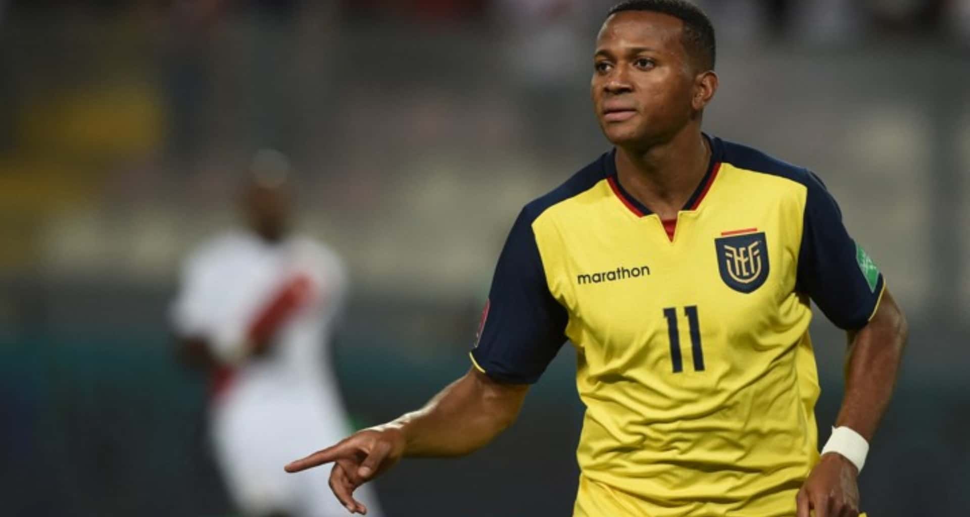 Michael Estrada tuvo tres opciones claras de gol que falló y todos lo criticaron, sin embargo el delantero tiene como defenderse