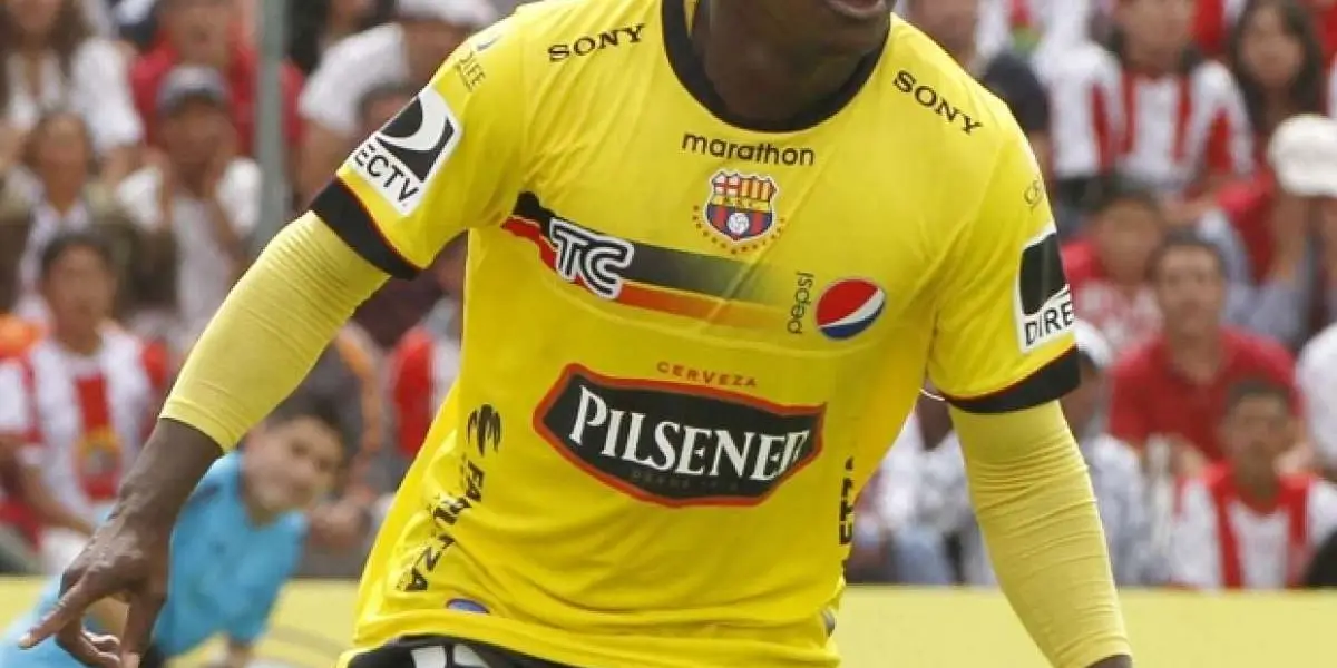 Narciso Mina retribuía a sus compañeros en los partidos ante Emelec si hacía goles
