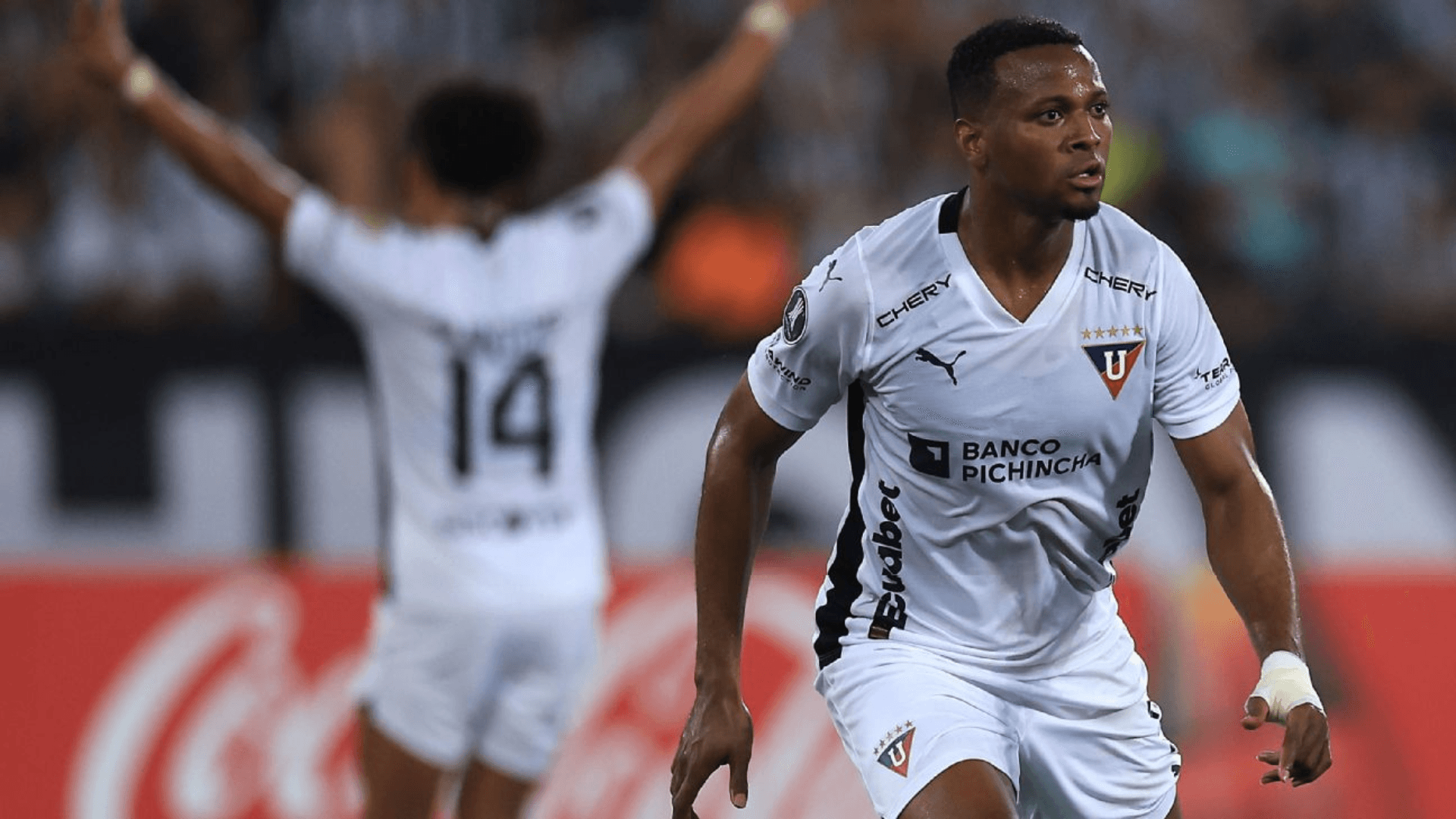 Ni estuvo entre los convocados pero mira dónde apareció Michael Estrada en LDU vs Delfín