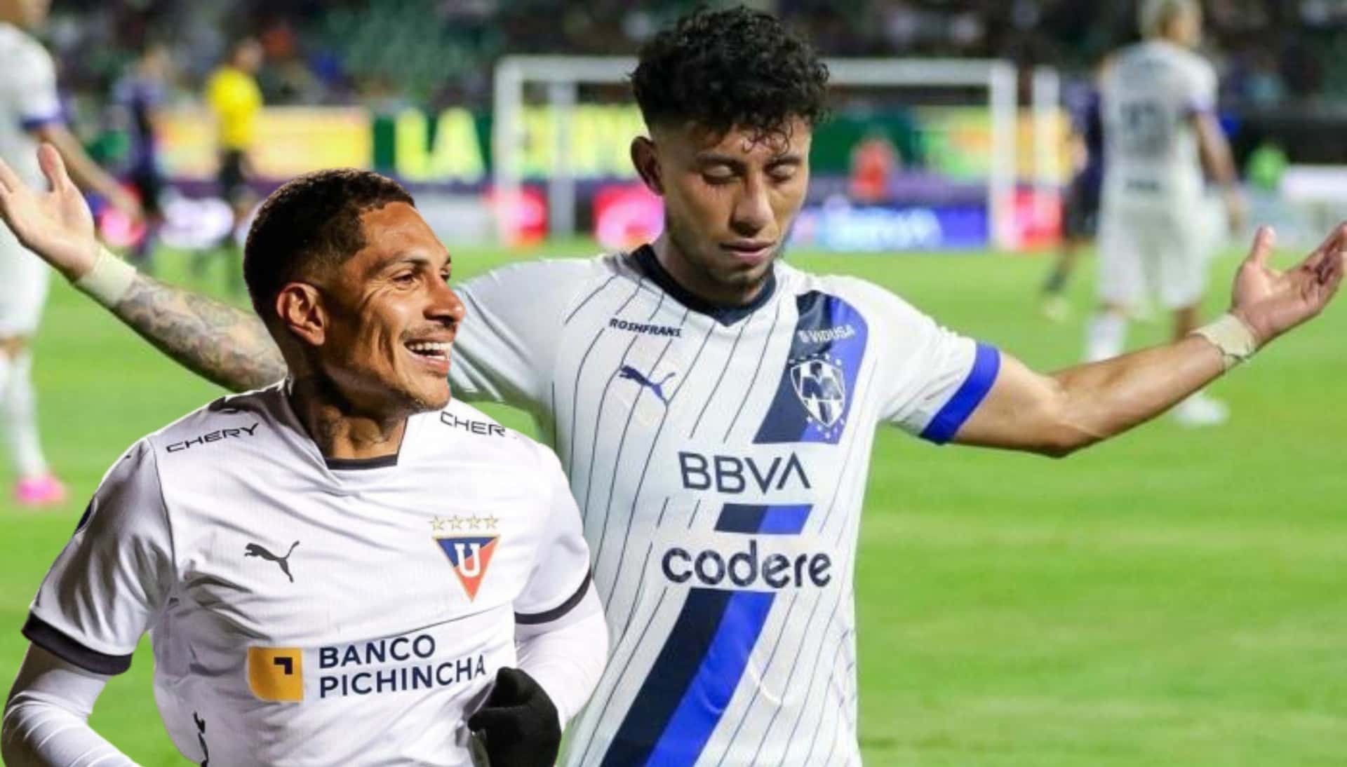 Paolo Guerrero, al lado Joao Rojas.