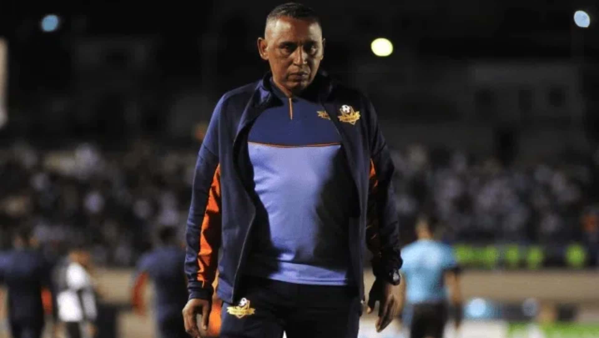 Pechón León entrenador de Libertad