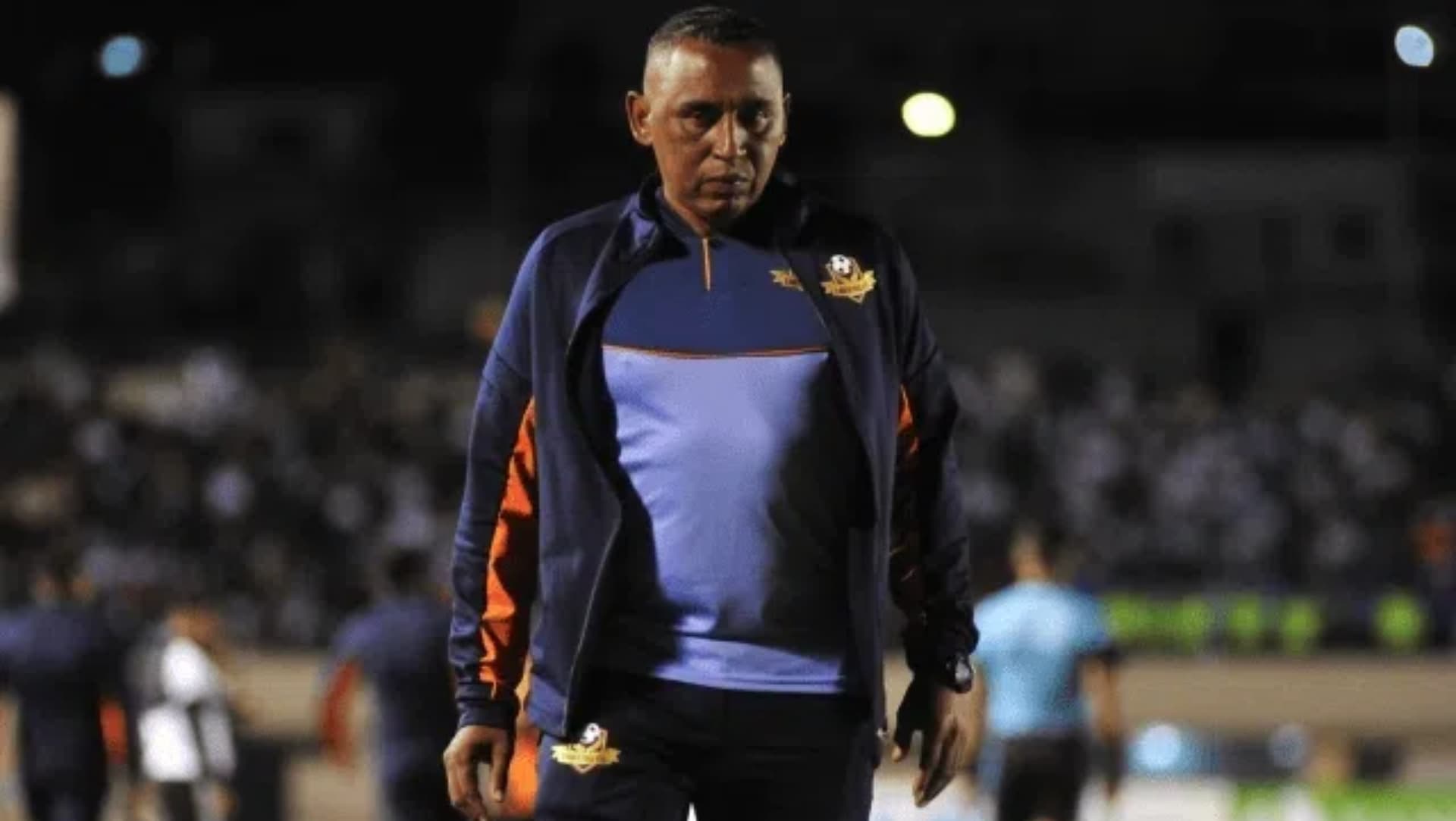 Pechón León entrenador de Libertad