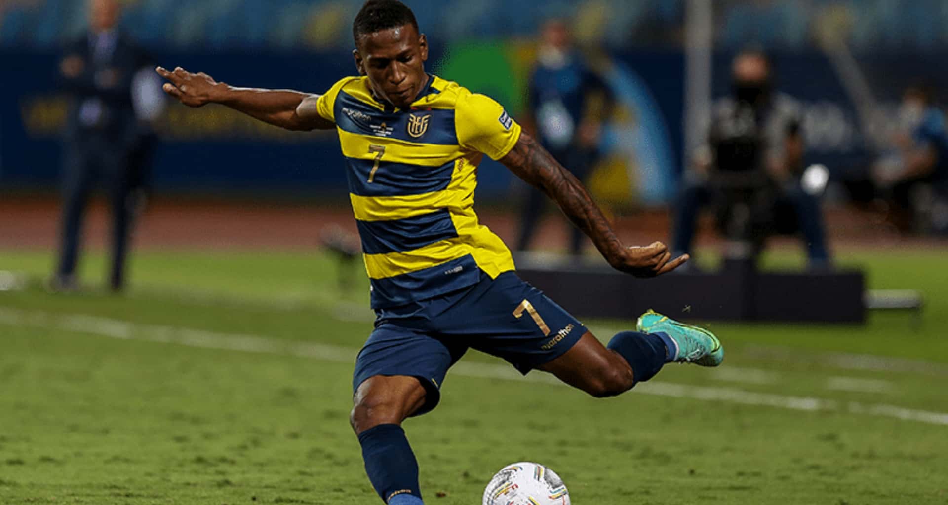Pervis Estupiñán es uno de los jugadores más criticados en la Selección Ecuatoriana pese a ello sus estadísticas hablan por sí solas y llegó a ser destacado por la propia Conmebol