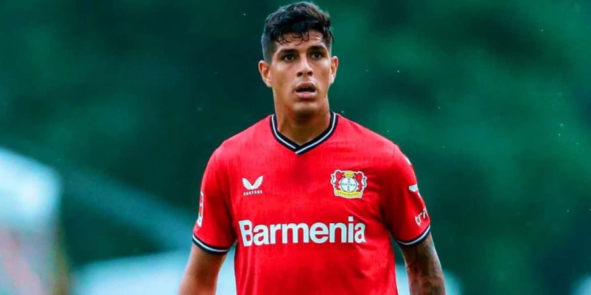 Piero Hincapié jugó un nuevo partido con el Bayer Leverkusen, pero en un instante pasó de héroe a villano