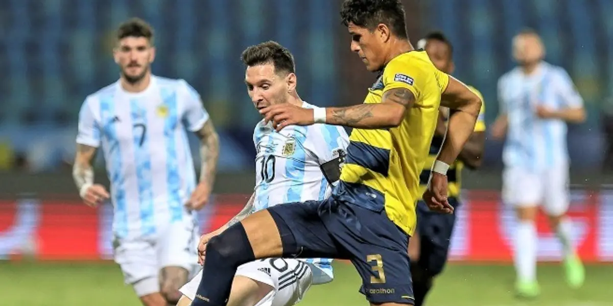 Piero Hincapié y Lionel Messi tuvieron un duelo aparte en el cotejo entre Ecuador y Argentina. El 10 perdió los papeles y quiso amedrentar al zaguero