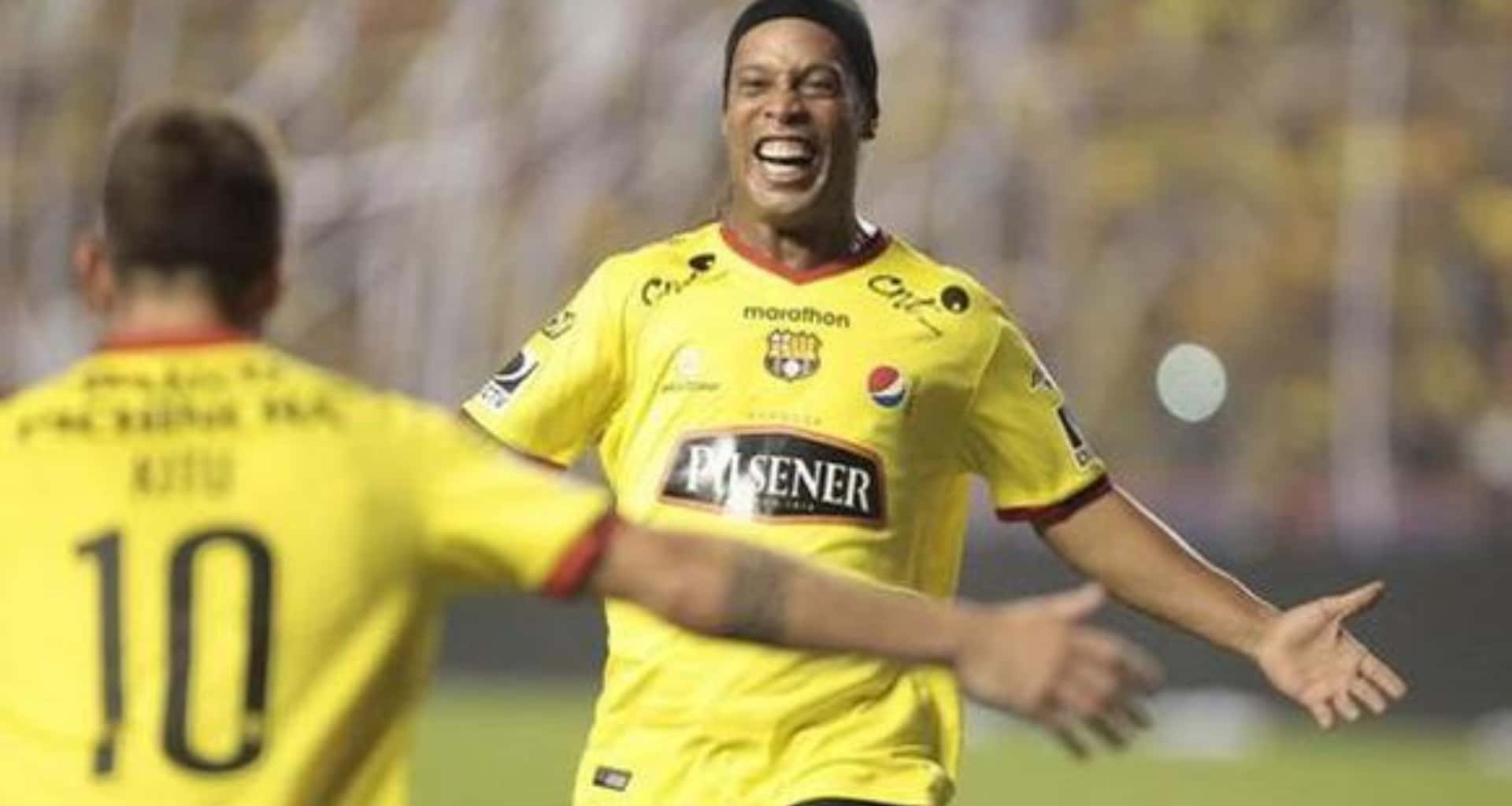 Revelaron que si le ajustaban el salario a Ronaldinho pudo quedarse en Barcelona SC por una temporada. Conoce el dinero que separó a Dinho del Ídolo