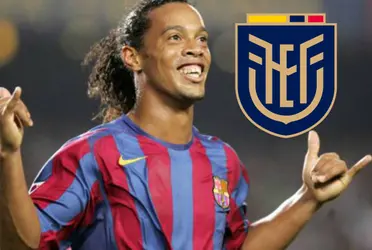 Ronaldinho llegó a jugar en México ante un ecuatoriano y cambiaron camisetas. El jugador la mostró con orgullo