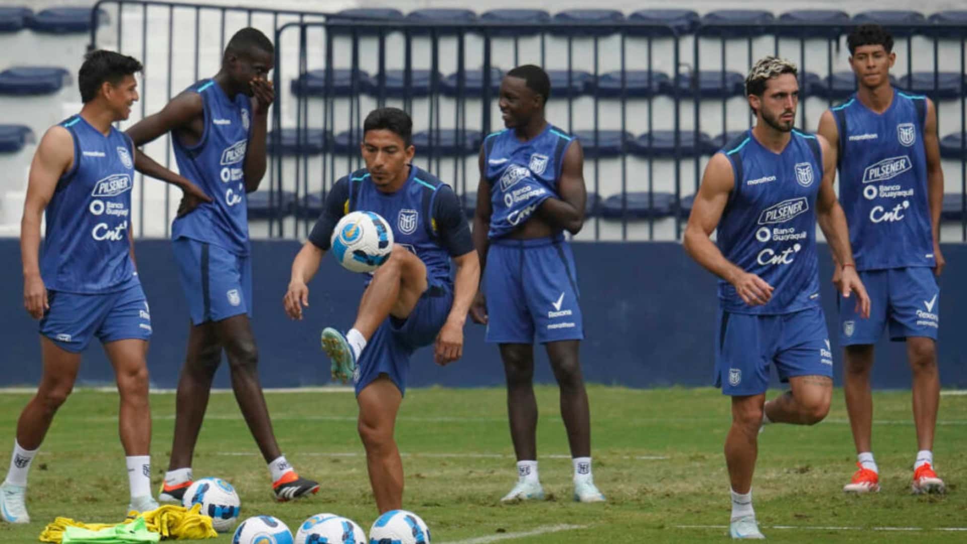Selección Ecuatoriana en el George Capwell / Foto tomada de: API