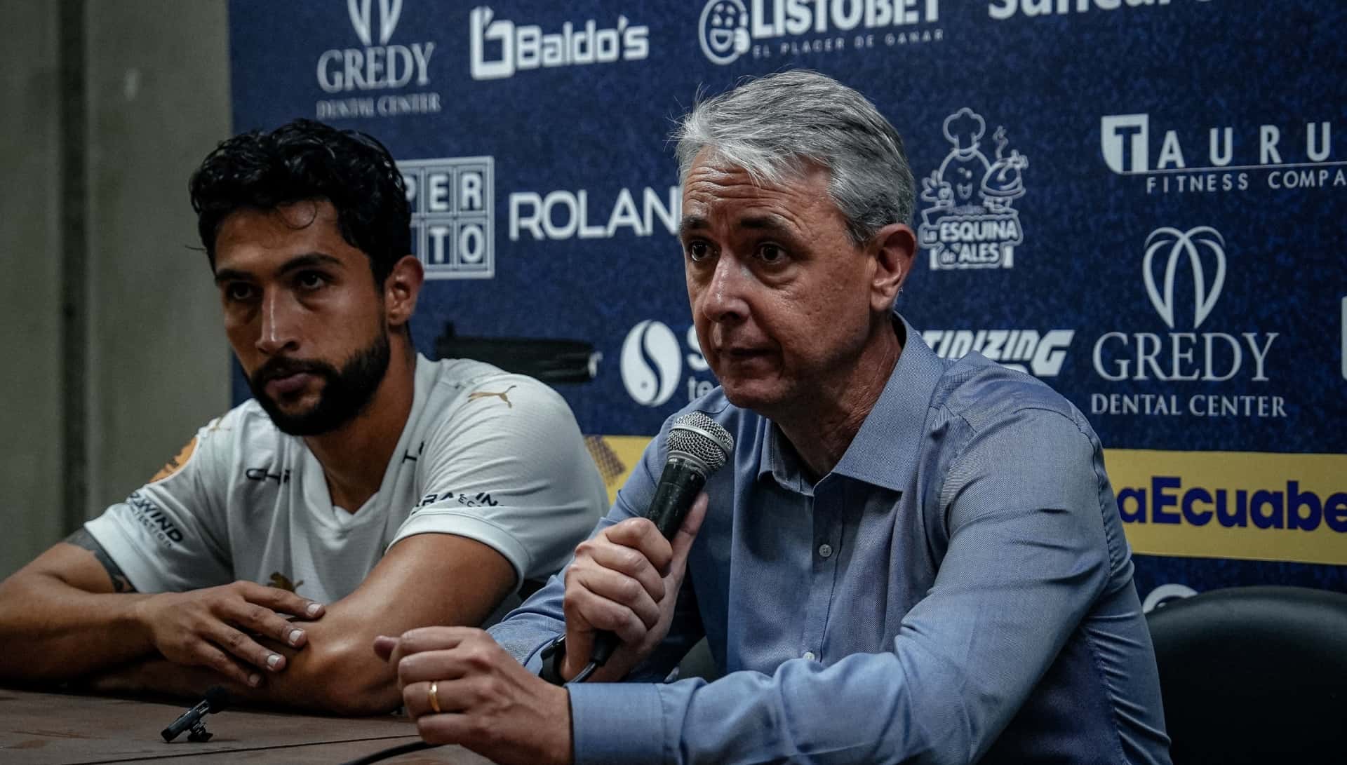 Tiago Nunes en rueda de prensa