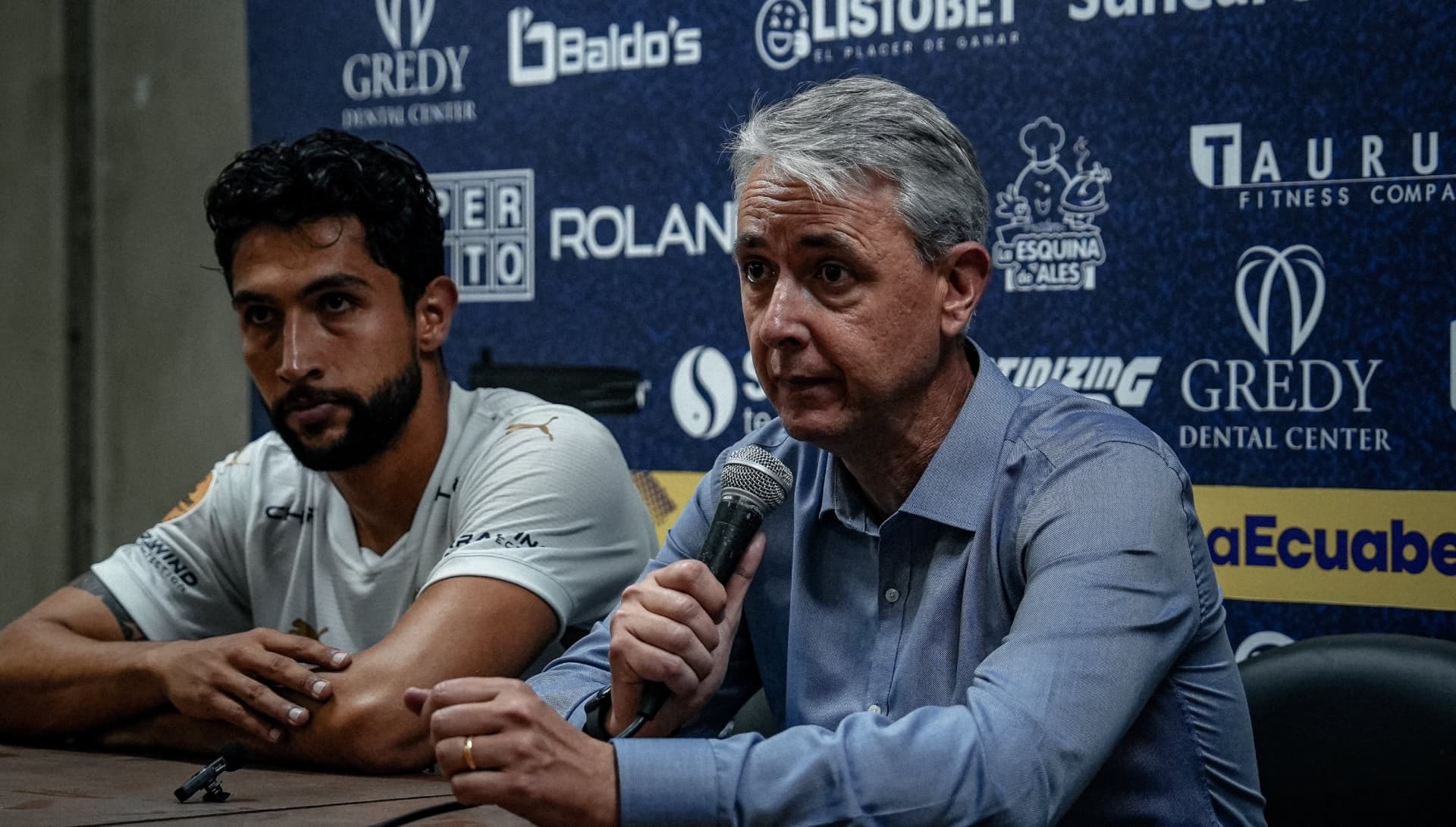 Tiago Nunes en rueda de prensa