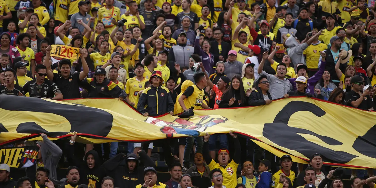 Una hincha vino a Ecuador para hacerse socia del club
