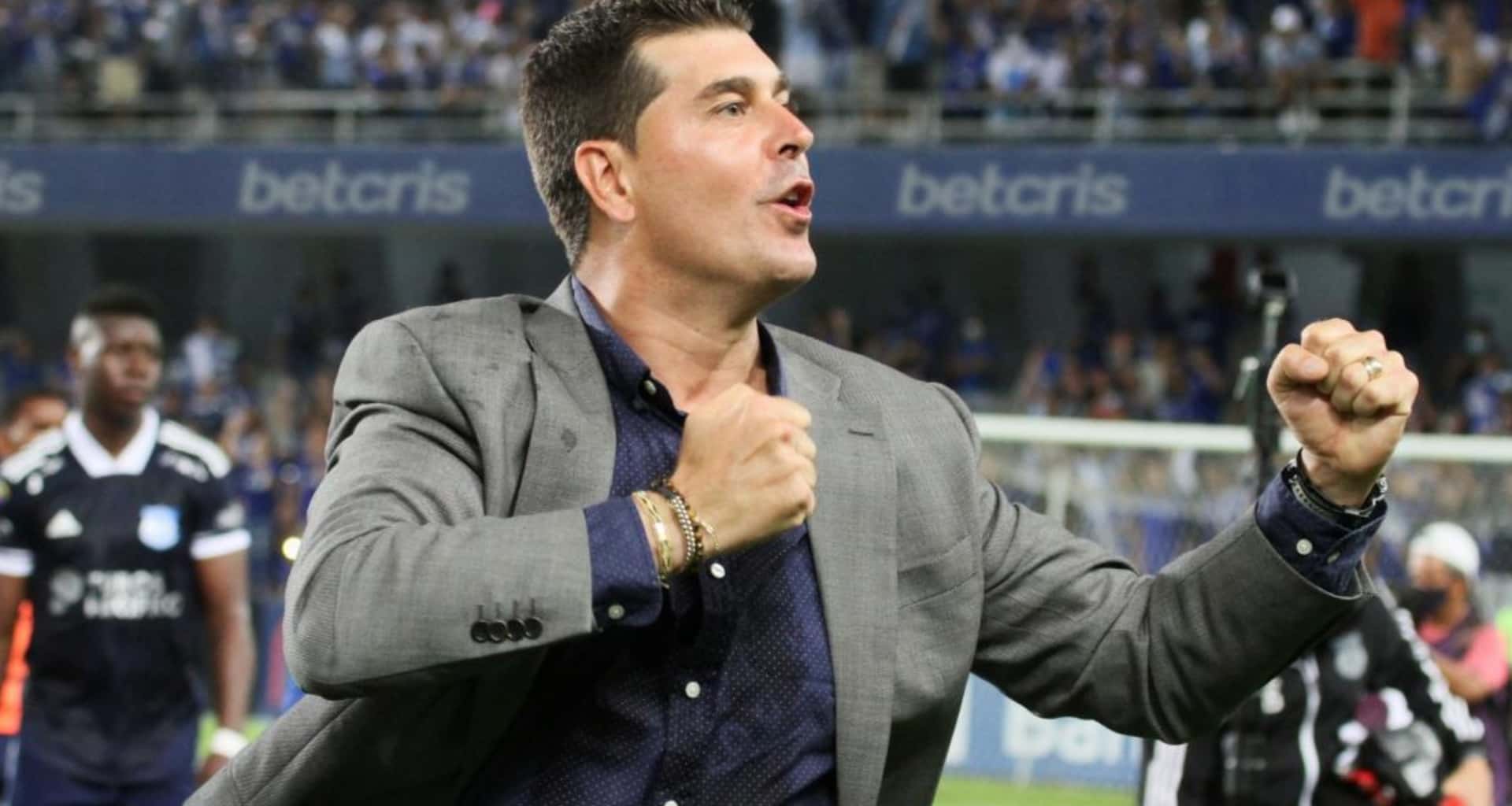 Uno de los candidatos a la presidencia del Club Sport Emelec no quiere ver a Rescalvo en el equipo