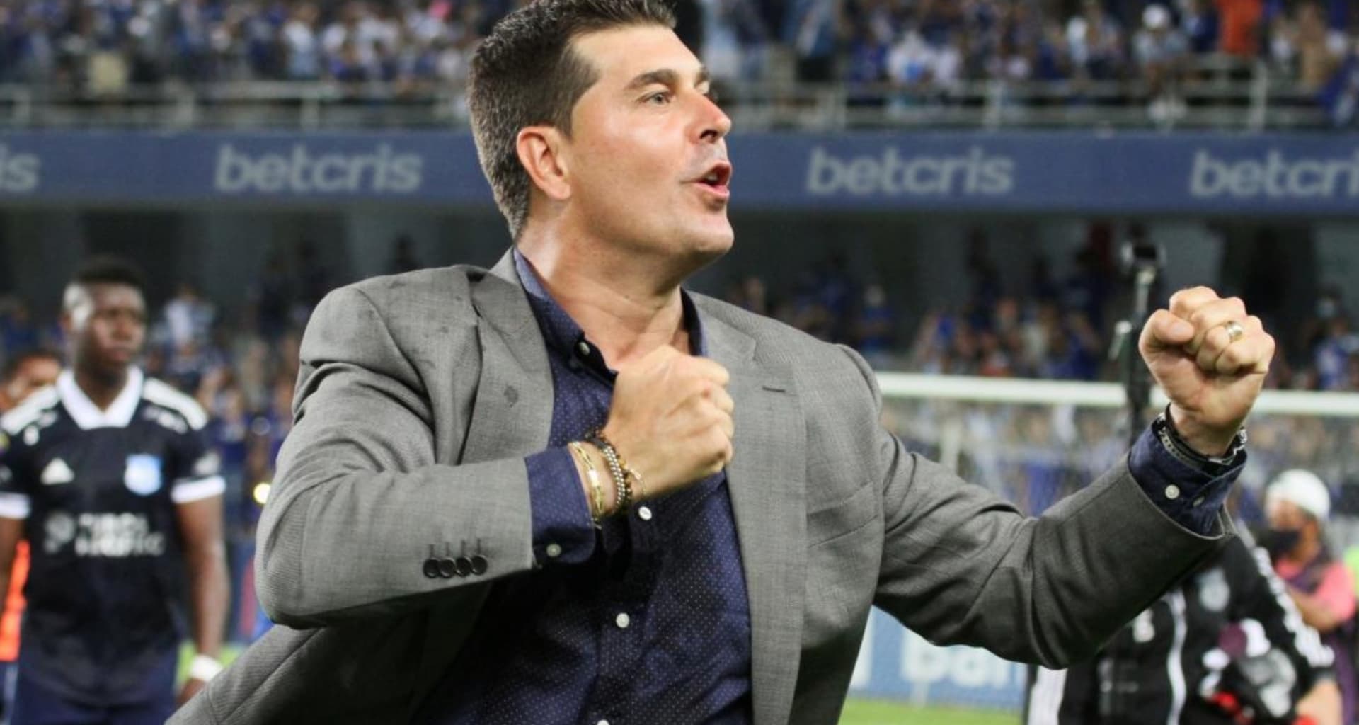 Uno de los candidatos a la presidencia del Club Sport Emelec no quiere ver a Rescalvo en el equipo