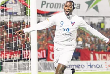 Walter Calderón hizo historia con Liga de Quito y mira dónde apareció ahora