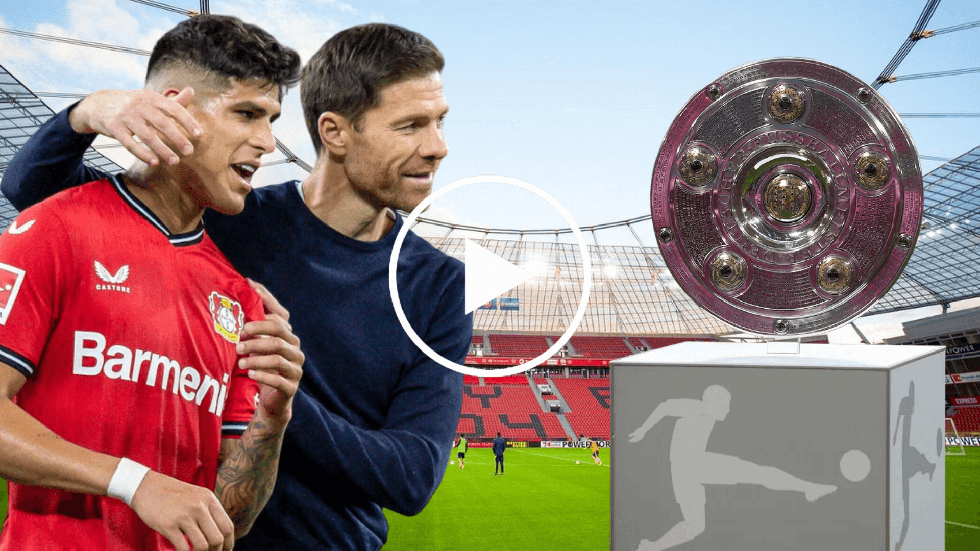 Xabi Alonso abrazando a Piero Hincapié junto al trofeo de la Bundesliga (Foto tomada de: Wikipedia/Bundesliga/REUTERS)