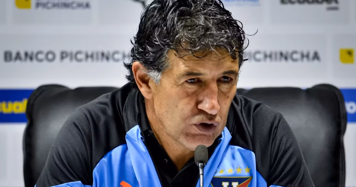 El Pato Hurtado está listo para cuando lo necesite LDU como su DT