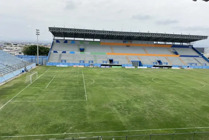 Cancha del Jocay de Manta en mal estado