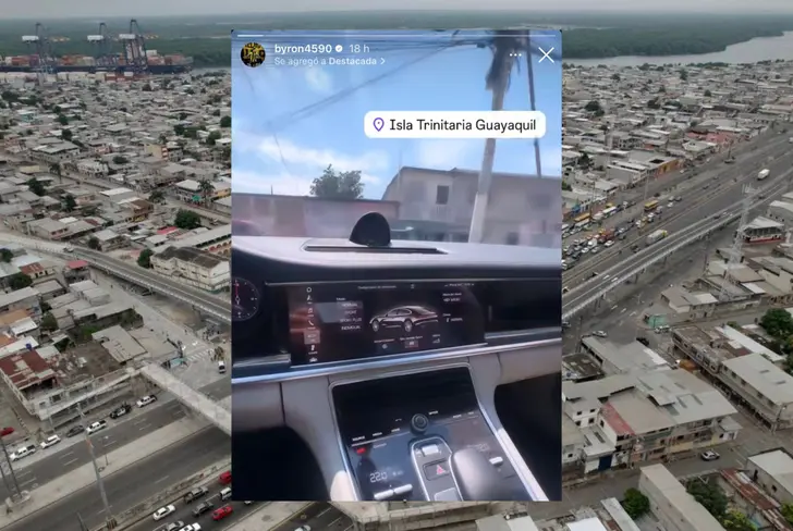 Byron Castillo en su Porsche Panamera en la Isla Trinitaria