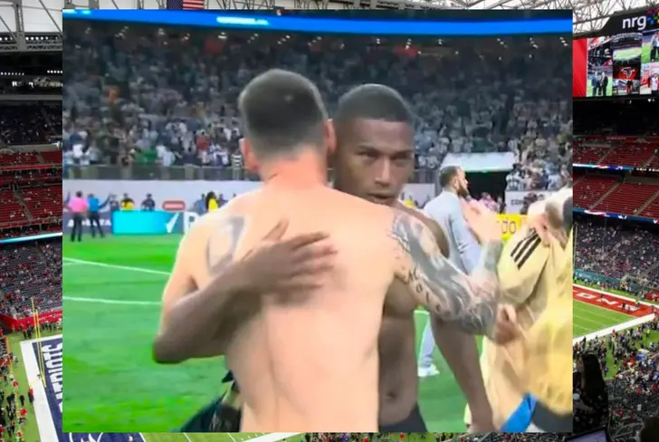 Lionel Messi y Carlos Gruezo