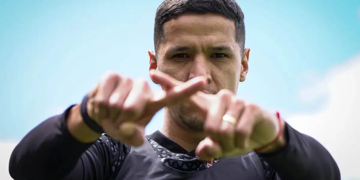 Mostró su compromiso con Liga de Quito, donde apareció Alex Arce ante Vinotinto