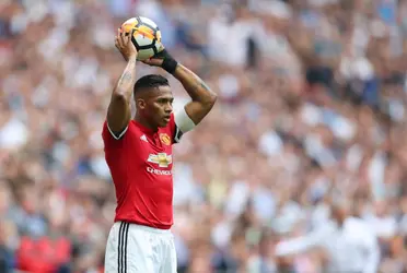 Antonio Valencia tiene varios negocios y uno de ellos es explotar su imagen para hacer comerciales de televisión