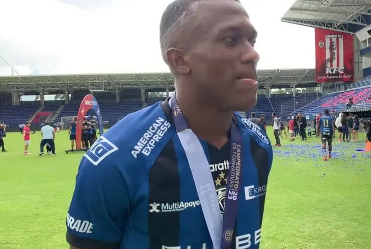 Justin Lerma campeón de la Sub-15 con 15 años en Independiente del Valle