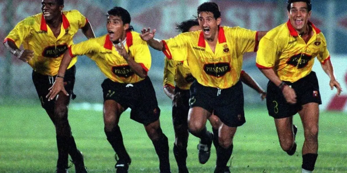 Fue bicampeón con Barcelona SC y subcampeón de América y hoy es político