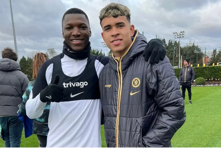 Moisés Caicedo y Kendry Páez en el Chelsea (Foto tomada de: La Tri)