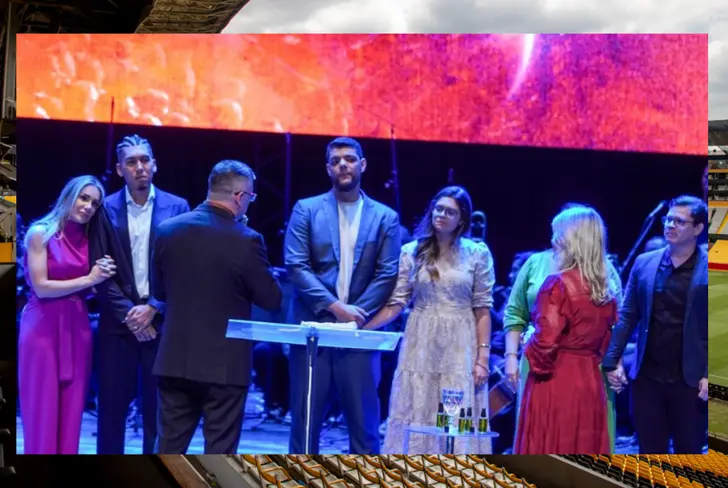 Roberto Firmino convirtiéndose en pastor evangélico (Foto tomada de: IG Roberto Firmino)