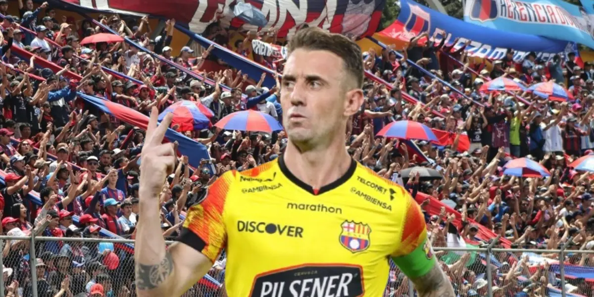Damián Díaz y la hinchada de Deportivo Quito / Foto de: El Futbolero Ecuador