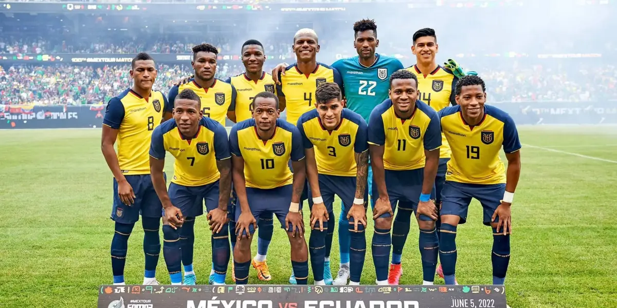 El futbolista fue aplaudido por todos los presentes cuando escucharon su nombre