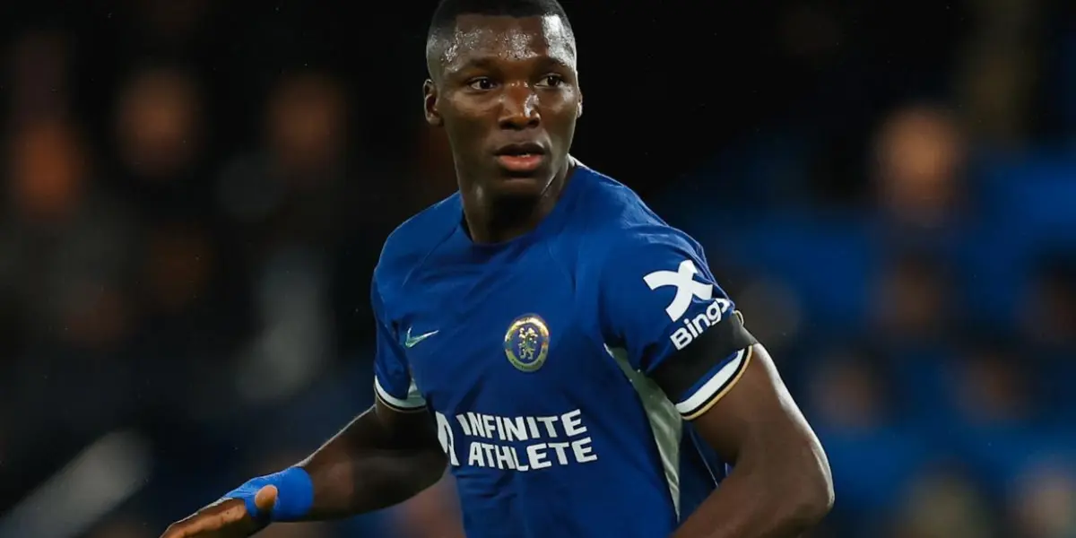 El video que le hizo un hincha del Chelsea a Moisés Caicedo tras su partidazo ante Everton