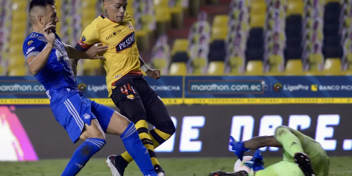 El uruguayo falló un gol de manera increíble