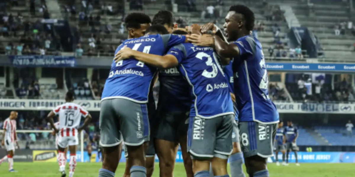 Todos fueron a ver a Christian Cueva y el jugador que se robó  la atención de todos 