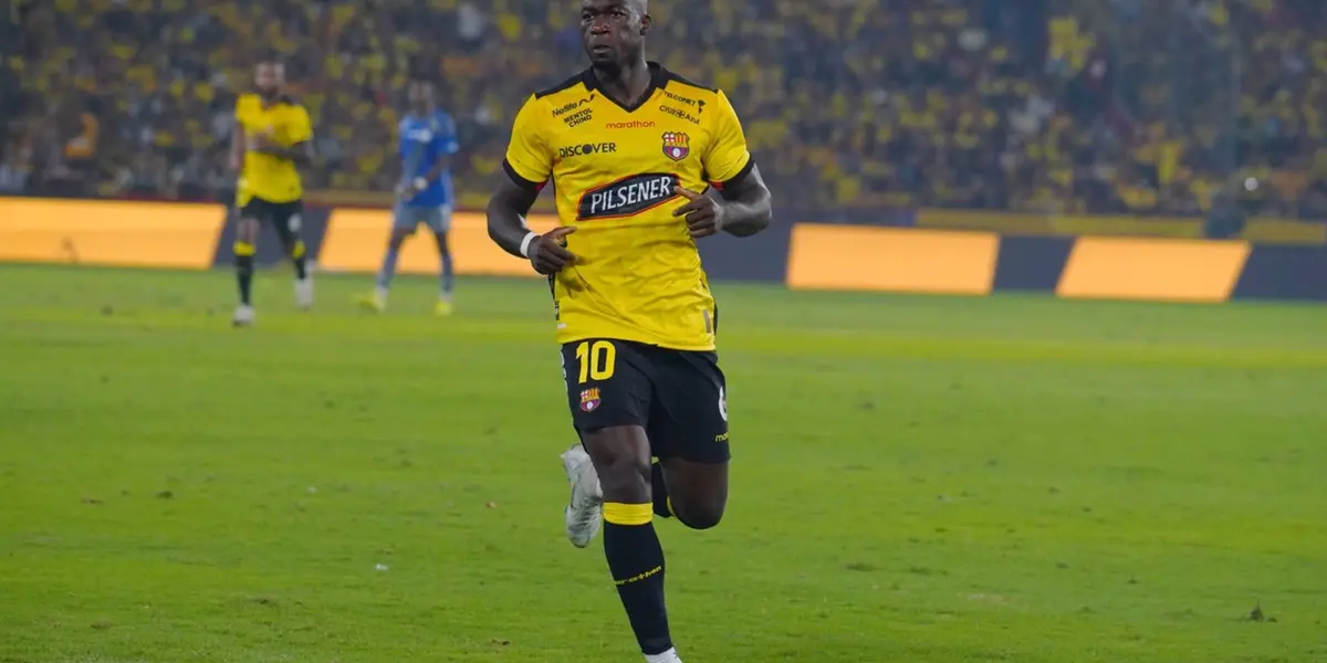 Mientras sus compañeros se jugaban la vida para ganar, esto hizo Felipe Caicedo durante el partido de Barcelona SC