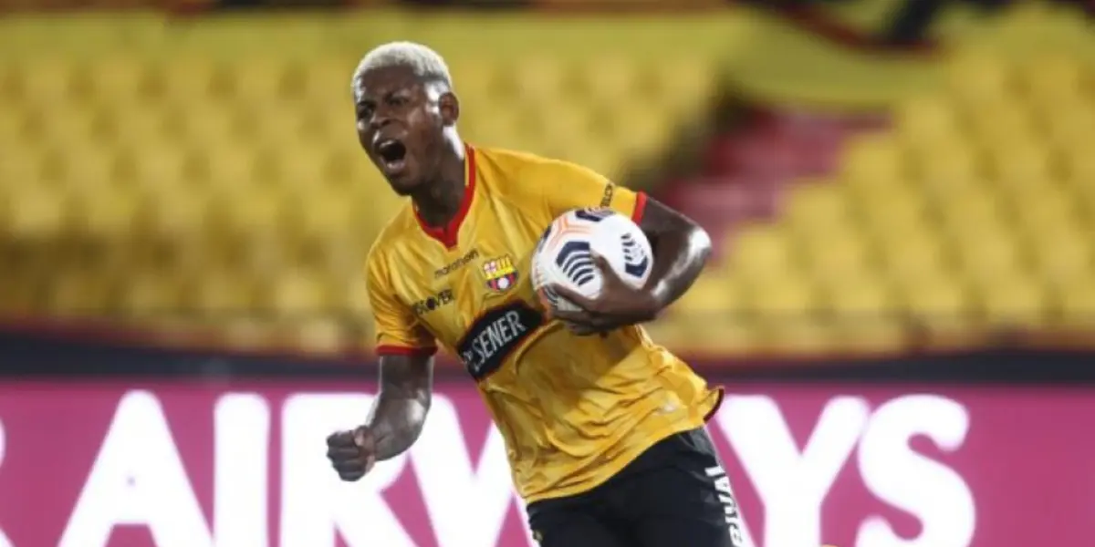 Gabriel Cortez apareció ante Mushuc Runa y se llegó a juntar bien con Damián Díaz en la mitad del campo de Barcelona SC aunque para Fabián Bustos es mjor a recambio