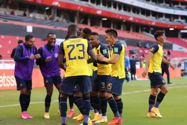 Gustavo Alfaro tendría listo su equipo para medir a Boliva