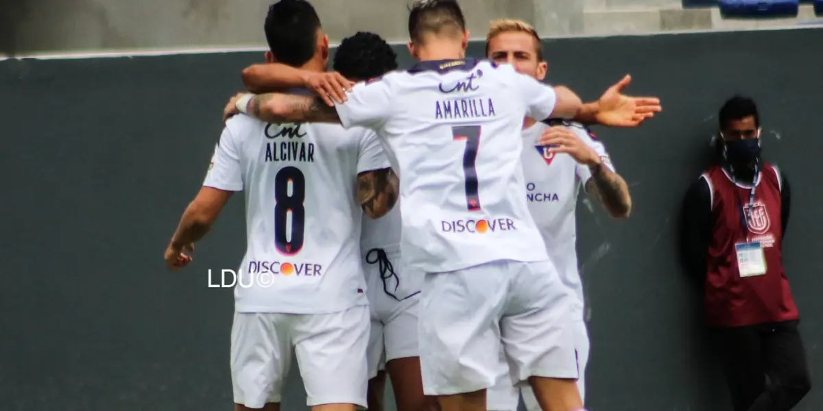 Liga de Quito no dejó pasar la oportunidad de la celebración de la Copa Libertadores para presentar una nueva indumentaria, por sus 103 años de vida