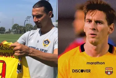 Lionel Messi recibió la camiseta de Barcelona SC por parte de Alfaro Moreno y mira lo que hizo