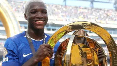 Moisés Caicedo campeón del mundo 