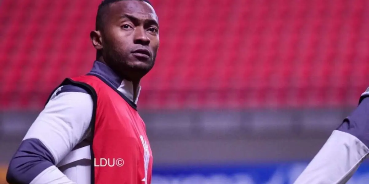 Pedro Pablo Perlaza ha sido separado del primer equipo de Liga de Quito y Esteban Paz Reveló que tiene el mejor contrato de su vida pese a la rebaja