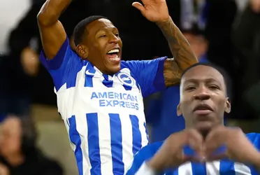 Pervis Estupiñán celebrando con el Brighton. 