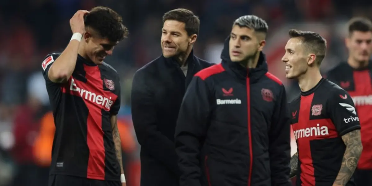 Le pidió que se quedara, ahora Xabi Alonso alista golpe bajo a Piero Hincapié en el Bayer Leverkusen