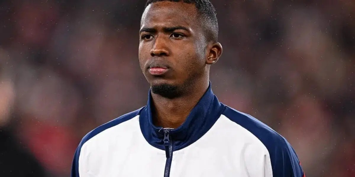 William Pacho jugador del PSG 